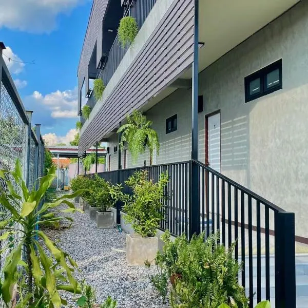 Dee Dee Apartments ChumPhae, hotel in Chum Phae