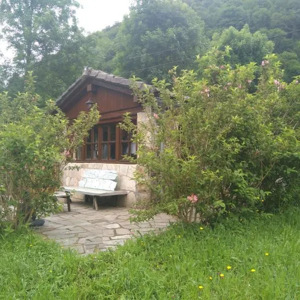 Cozy holiday house for two in marvelous nature, hotel in Yera
