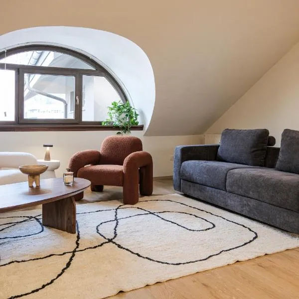 THE CORE - 4 min Walk to Bernina Express, hotel in Tirano