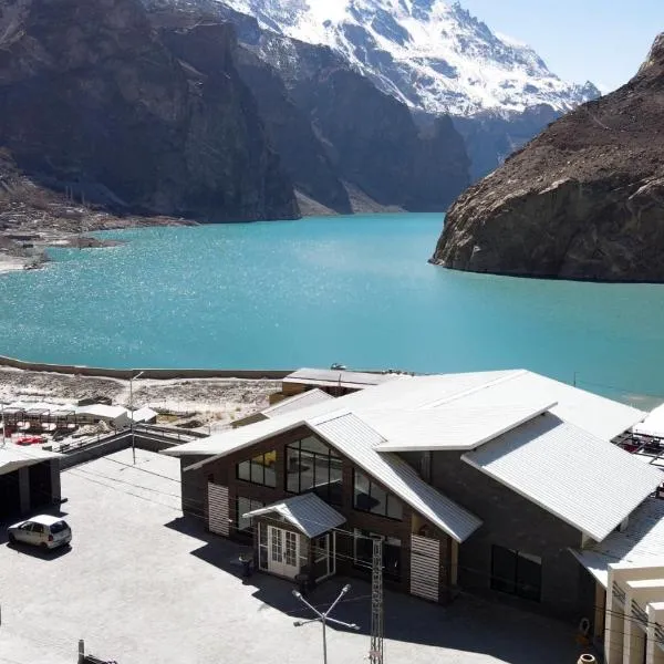 Lodges By Baron Hunza Attabad Lake – hotel w mieście Hunza