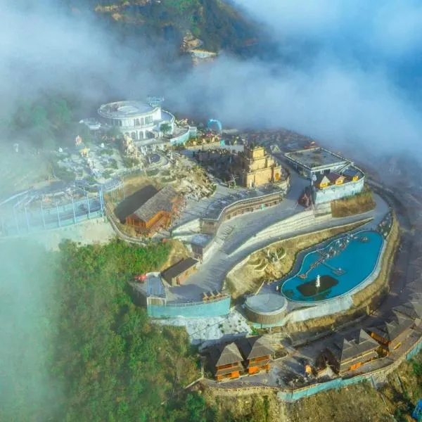 Heaven Gate Hotel O Quy Ho, hótel í Lao Cai