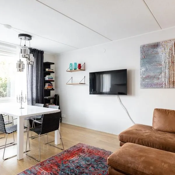 Lovely two bedroom apartment close to metro, hotel v Helsinkách