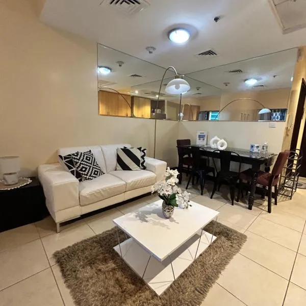 Click Stay - JLT - Studio & Balcony Lakes view Entire Apartment -JN, hotel in Dubai