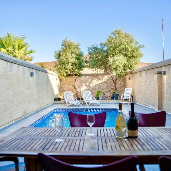 4 Bedroom Holiday Home with Private Pool, hotell sihtkohas Għarb