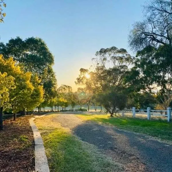 Unit 15 The Stables, hotel in Harefield