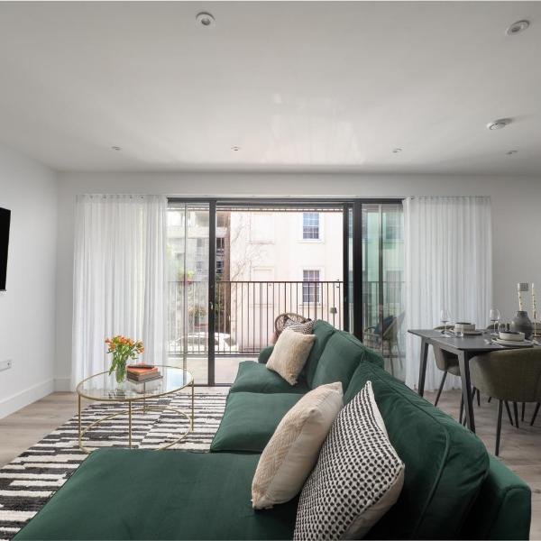 2 Bedroom Serviced Apartment, Chelsea & Fulham, Winter Balcony, Luxury high spec finish, London