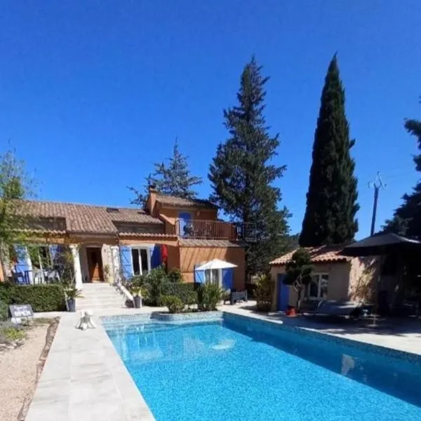 GITE 2 personnes avec piscine、Le Boscのホテル