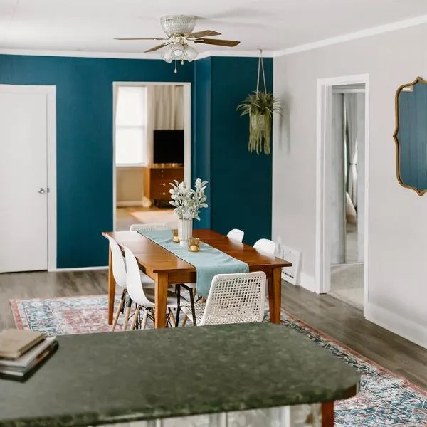 Spacious Home Near Lake MI w Fire Pit, hotel v destinaci Sheboygan