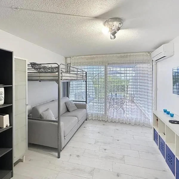 Apartement Cabine - Bord de Mer, hotel v destinaci La Grande-Motte