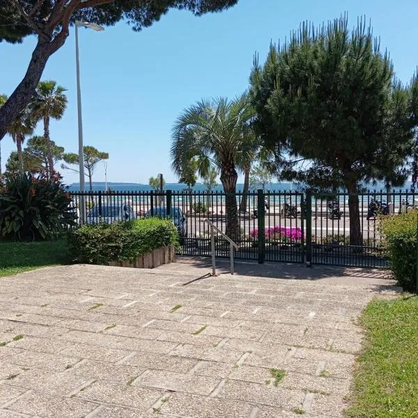 NOUVEAU ! Studio avec terrasse dans résidence en face de la mer - CANNES MIDI, Hotel in Cannes