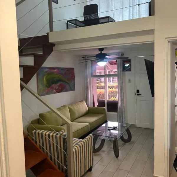 Enchanting 3 BR 2 Bath Condo in the Heart of Jaco, hotel u gradu Hako