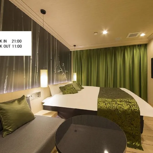 ルトゥール難波 RetourNANBA 男塾ホテルグループ, hotel a Osaka