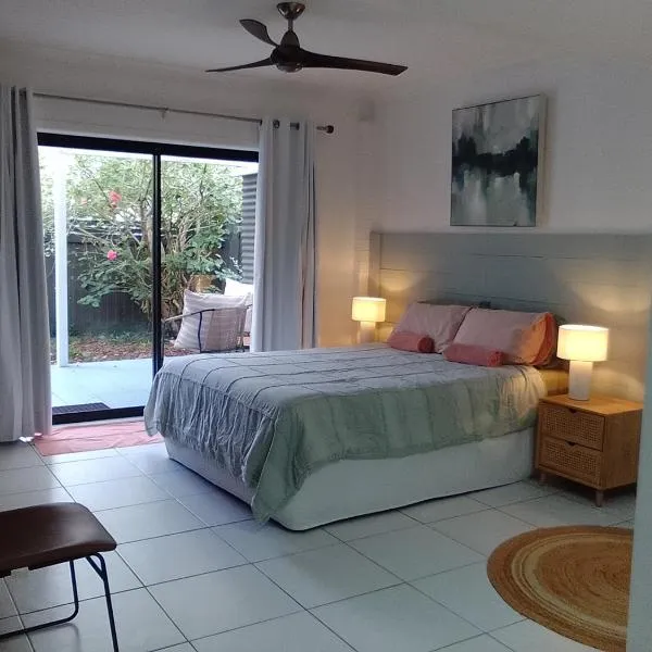 1 queen bed private bathroom own entrance, hotel v destinaci Long Jetty