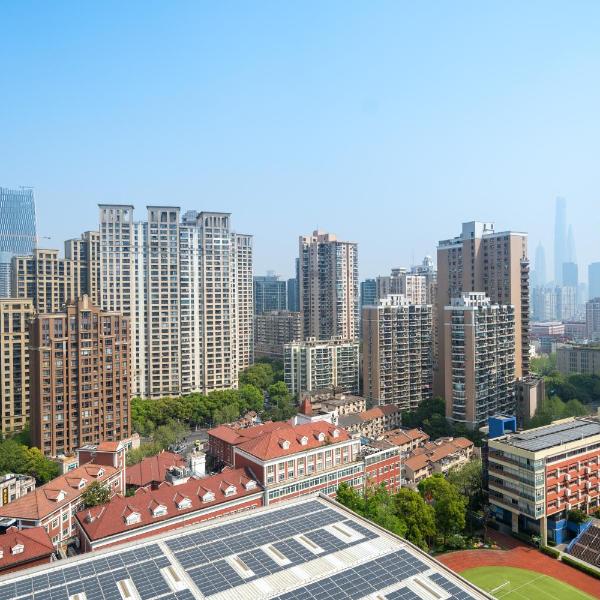 Sunny-Abode View the landmark of Lujiazui 3bedroom near Xintiandi and People's Square &200m to Subway, Шанхай