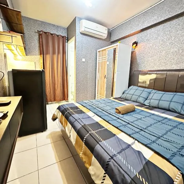 Comfy Studio with Smart Tv Fast Wifi at Baywalk Mall Tower C, Hotel in Jakarta