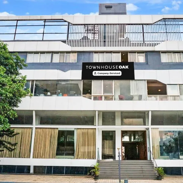 Super Townhouse Oak Hadapsar，位于浦那的酒店