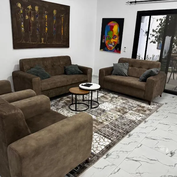 La Baraka, extravagant villa for 8 with pool in Saly, hotell sihtkohas Gandigal