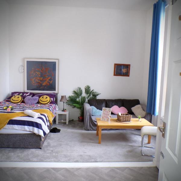 ApartmentSleeps4-West Kensington-PetsOK-Parking, London