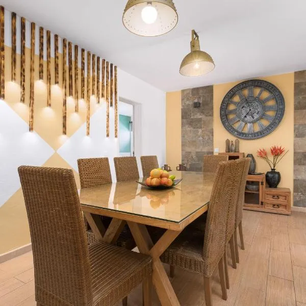 Chabela's Hostel, hotel in La Lajita