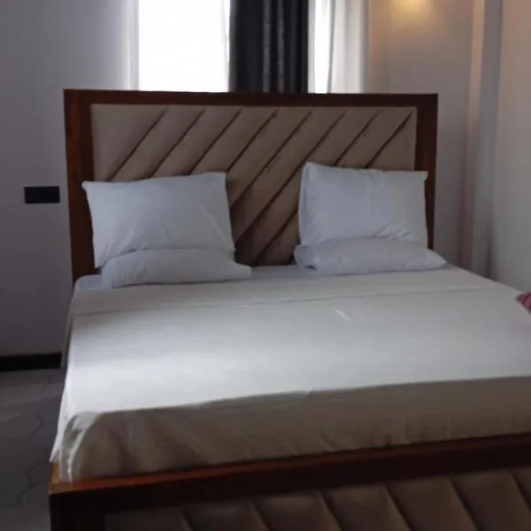 Skyline & bitcoin coffee lodge,位于卡卢特勒的酒店