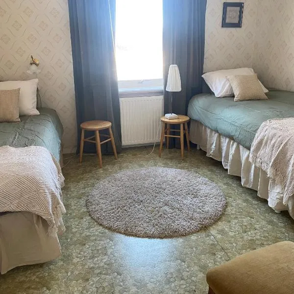 The Riverside, hotel in Undrom