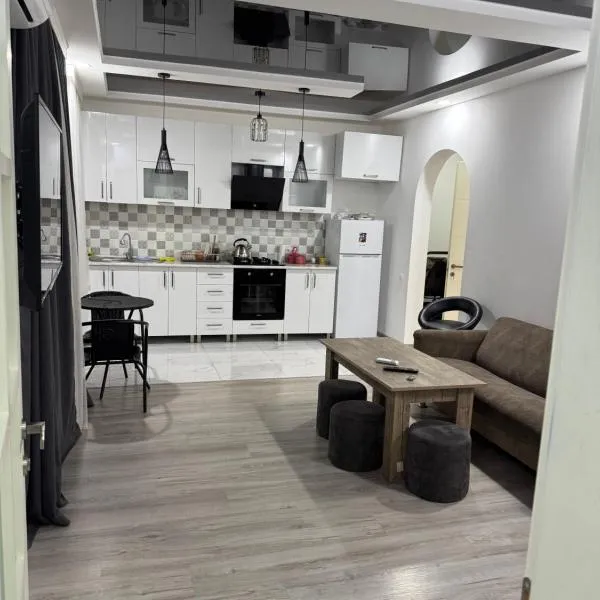 ana-Apartament, hotel in Kobuleti