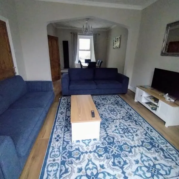 large 4 bedroom, hotel in Pembroke Dock