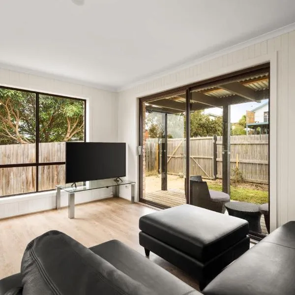 Jan Juc Living - Coastal Escape for 6, Hotel in Torquay