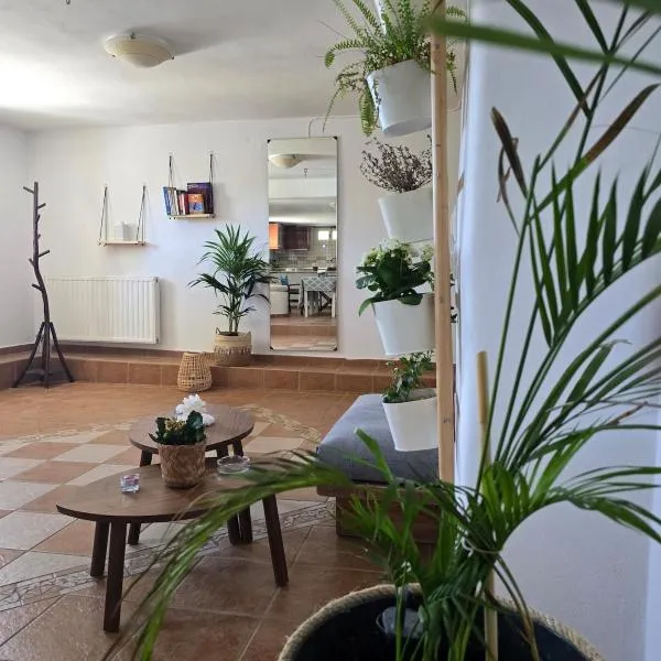 Tamarisk House-An Ideal Getaway in Southern Paros, отель в городе Márpissa