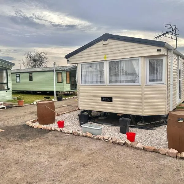 Delta, Bromley 4-Bedroom Located in Uddingston, Glasgow at Maryville Caravan Site, hôtel à Uddingston
