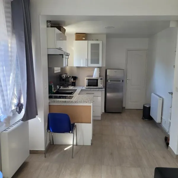 Maison pour 4 personnes à 2 pas de Paris superficie 40m2, Hotel in Bondy