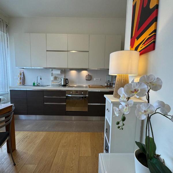 GENOVA APARTMENT 15, con posto auto, Генуя