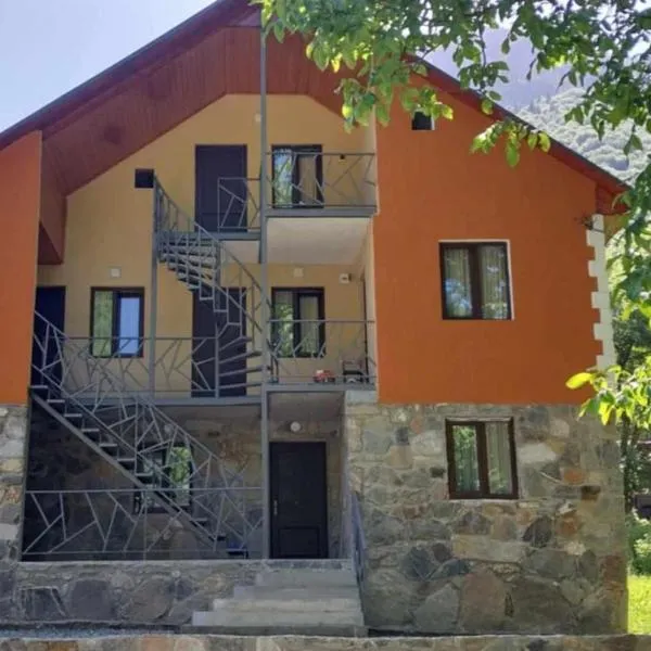 Guest House Gulba، فندق في ميستيا