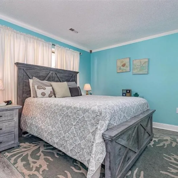 Viesnīca First floor, Little River Condo with Pool 3 miles from beach pilsētā Litlrivera