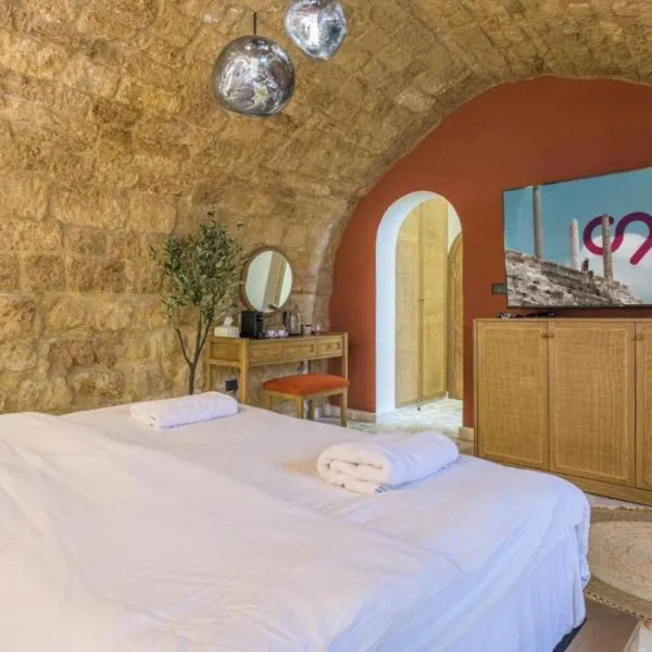 Beit Chams 3 Suites in Batroun – hotel w mieście Al-Batrun
