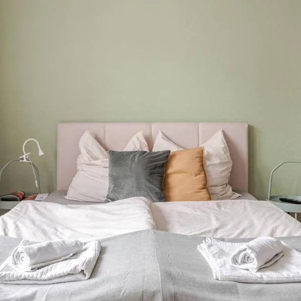 Schönes Apartment mit Parkplatz & 24h CheckIn 1, מלון בקלן