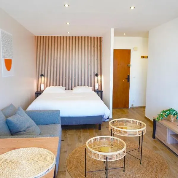 Studio cosy devant RER B TGV Massy SNCF, hôtel à Massy