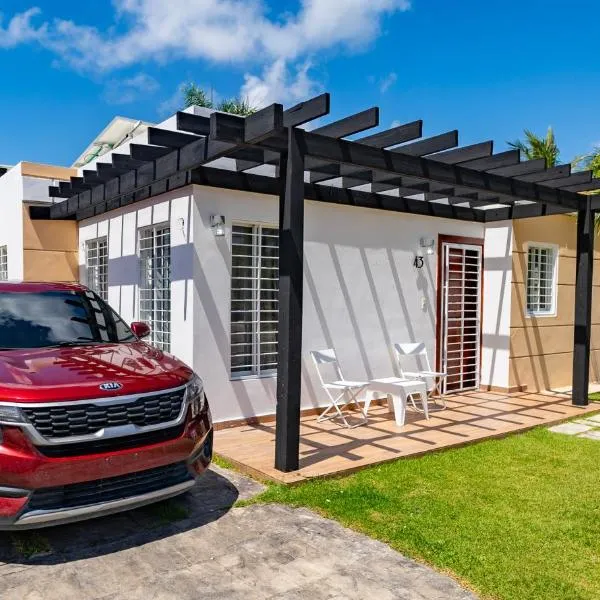 Caribbean Tropical Villa - Free Electricity Included, hotel en Punta Cana