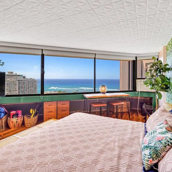 Ocean View Prime Location Surfer Studio With Parking, hotel in Honolulu