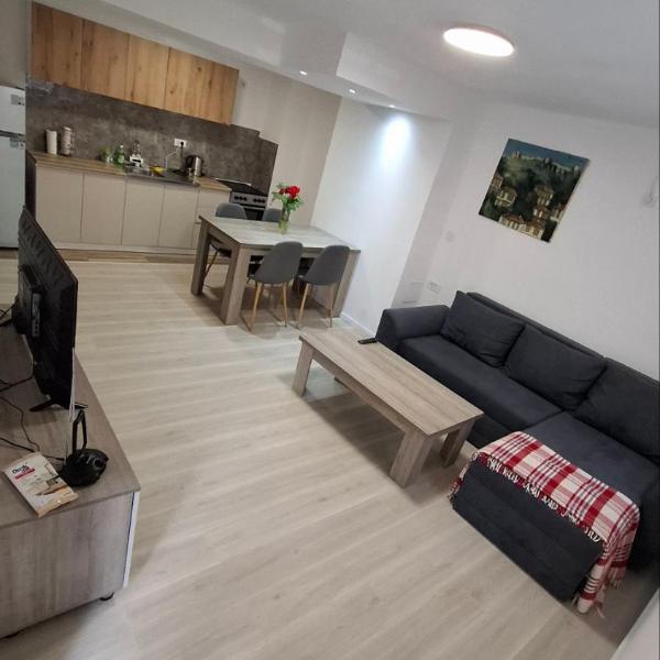 B&L Apartment, Semenište