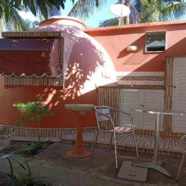 Chalé em Búzios 100m da Praia de Tucuns, hotel in Búzios