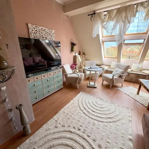 Gold Moon Apartment，位于凯奇凯梅特的酒店