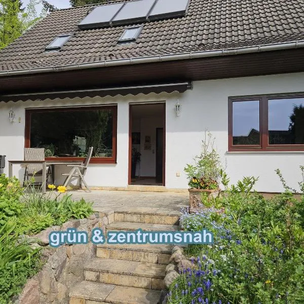 4 Sterne Souterrain Apartment Alt-Mariendorf, hotel in Berlin