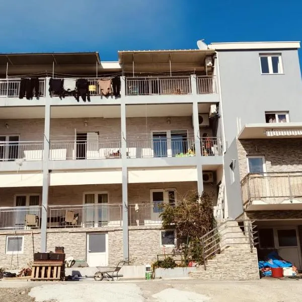 Apartmani ANDRIJA、ジヴォゴシュチェのホテル