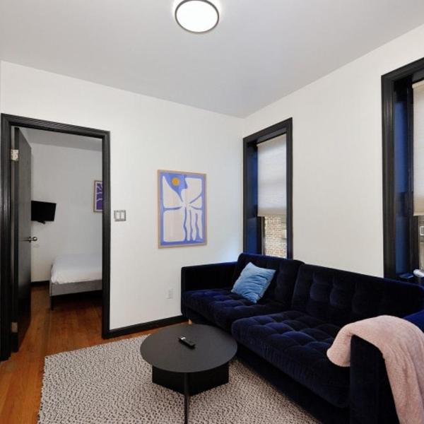 The Gram V Vibe 8615, New York