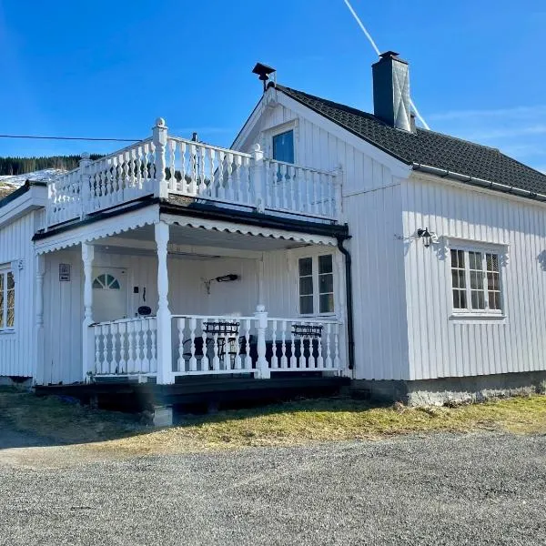 Marvelous farmhouse with WiFi in Troms, Northern Norway, hotel a Nordøya