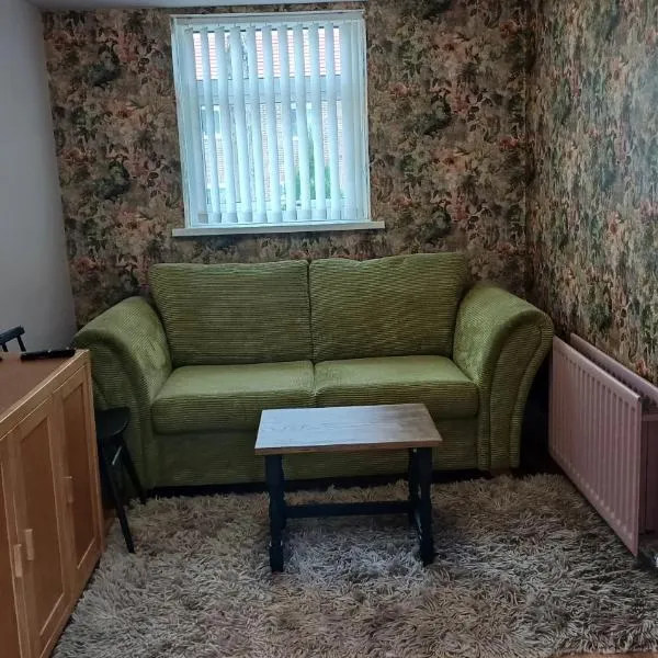 Garden Apartment Morpeth- with lockable bike storage!, hotel in Morpeth