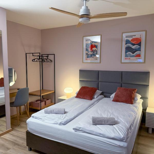 Pink Studio with balcony - self check-in, Warszawa