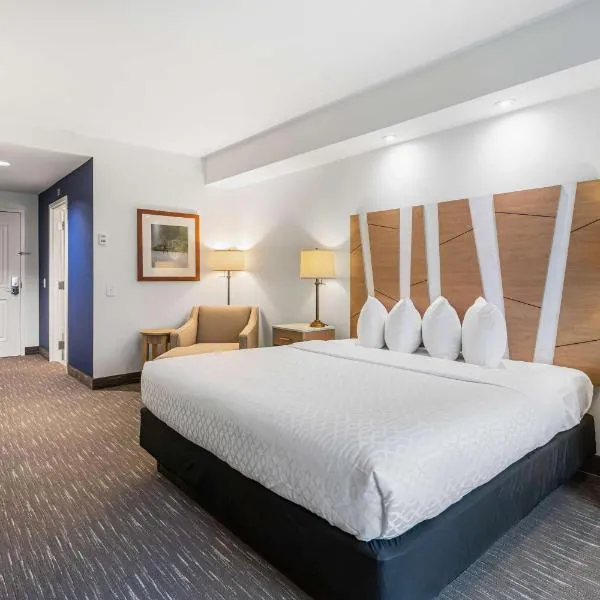 Best Western PLUS Westgate Inn and Suites, hotel sa Leland