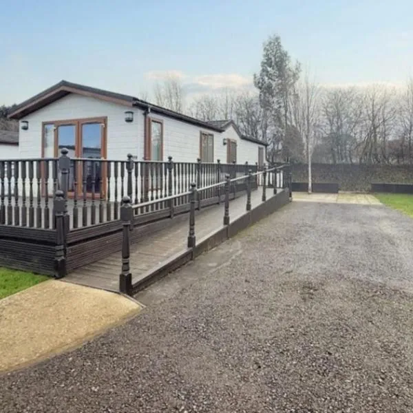 LUXURY LODGE WITHIN A GOLF & LEISURE CLUb, Hotel in Wisbech